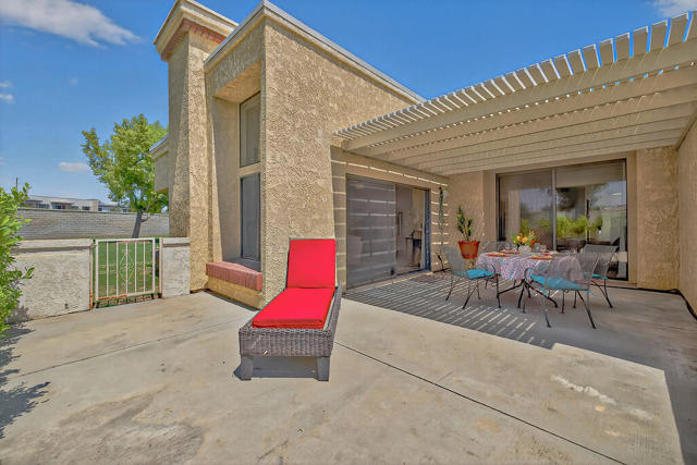 41531 Colada Court, Palm Desert CA: https://media.crmls.org/mediaz/cf37bc88-499a-4c50-875b-5d525e8dd5e6.jpg