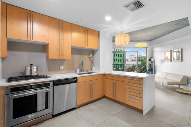 801 Ash St, San Diego CA: https://media.crmls.org/mediaz/cf383ef0-6025-4b56-91c8-233f702a585a.jpg
