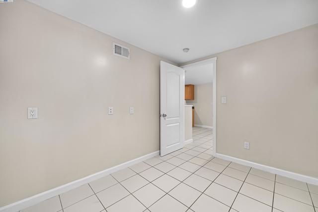 931 E 23Rd St, Oakland CA: https://media.crmls.org/mediaz/cf3841a7-0b82-48bd-af3e-996e00b163f4.jpg