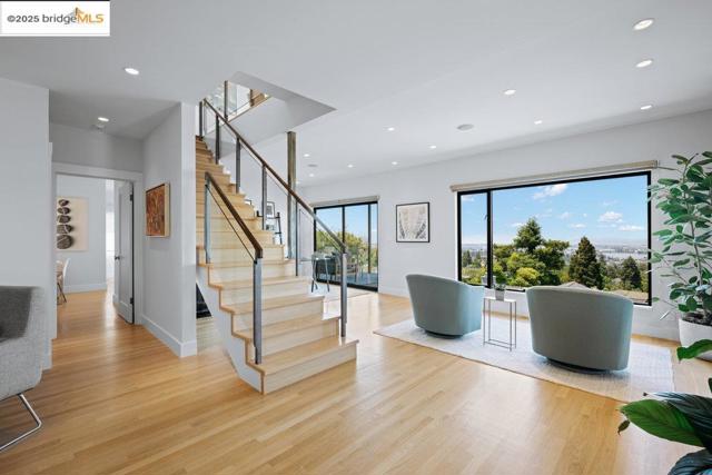 310 Pacific Ave, Piedmont CA: https://media.crmls.org/mediaz/cf388c95-1c33-44ba-9cc2-aba53cf674cb.jpg