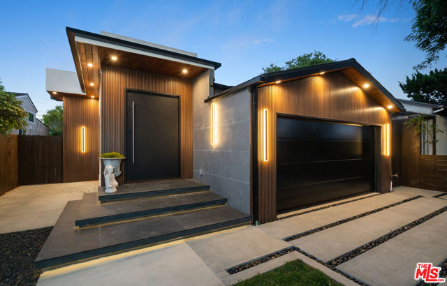 3524 Maplewood Avenue, Los Angeles CA: https://media.crmls.org/mediaz/cf38a689-488c-4b8c-a844-3e258fd9ca2d.jpg