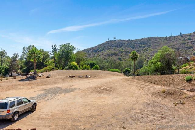 25980 Forest Dr, Escondido CA: https://media.crmls.org/mediaz/cf392aee-cfbc-4cec-abd8-42dd95a93676.jpg