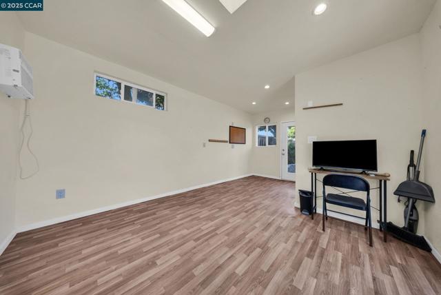 3412 Flamingo Dr, Concord CA: https://media.crmls.org/mediaz/cf3972ac-88ed-4572-a183-4e6fe5d24a18.jpg