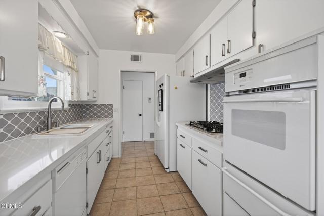 Detail Gallery Image 8 of 44 For 4716 S B St, Oxnard,  CA 93033 - 3 Beds | 1/1 Baths