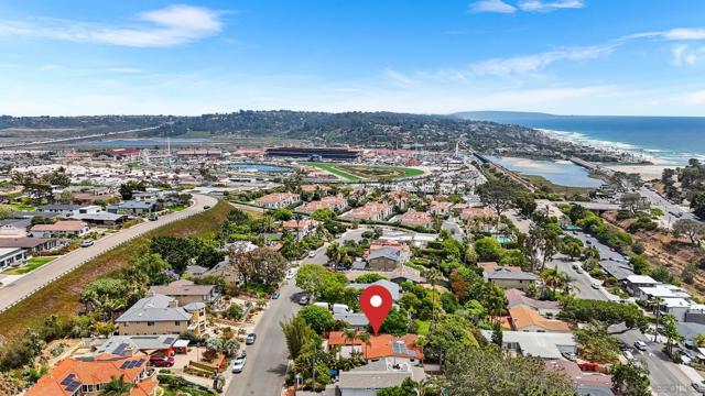 719 Marsolan Ave, Solana Beach CA: https://media.crmls.org/mediaz/cf39f54e-232e-4146-95ab-e1ee5fccf9c2.jpg