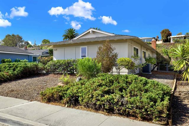12093 Callado Dr, San Diego CA: https://media.crmls.org/mediaz/cf3a584b-8966-4eda-9aeb-f3306a753bdd.jpg