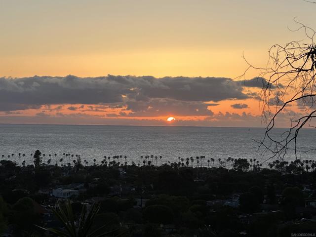 5995 La Jolla Corona Dr., La Jolla CA: https://media.crmls.org/mediaz/cf3a5c4c-0b39-4828-a6e0-068a83d40e08.jpg