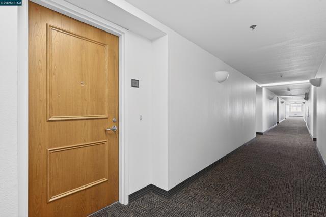 988 Franklin St, Oakland CA: https://media.crmls.org/mediaz/cf3a80be-1422-4c9c-ba12-9ac00786a0e9.jpg