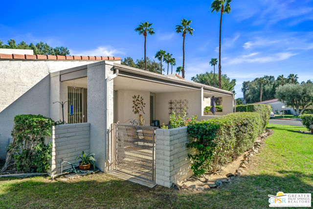 2522 N Whitewater Club Drive #D, Palm Springs, CA 92262
