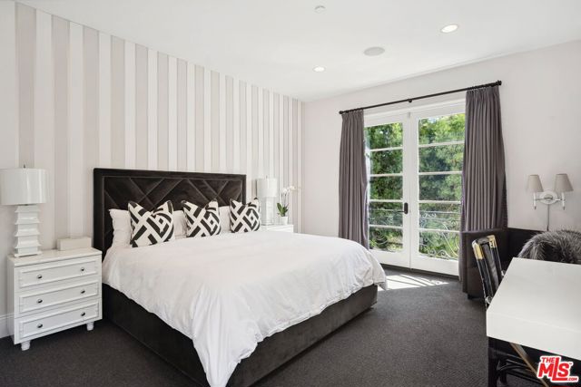 1600 Clear View Drive,  CA: https://media.crmls.org/mediaz/cf3ab2cf-48ab-43dd-b4e2-4b0bdb26ff01.jpg