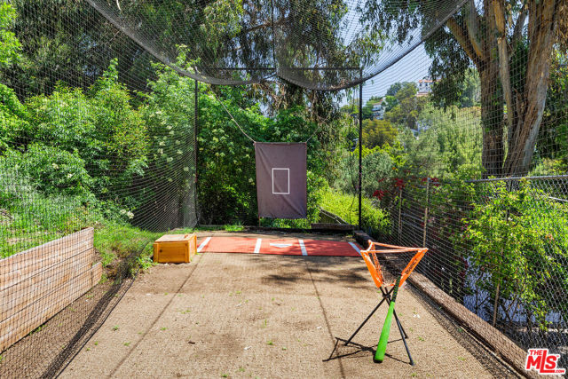 8421 Kirkwood Drive, Los Angeles CA: https://media.crmls.org/mediaz/cf3abc83-c471-4b7b-9303-76d2465df617.jpg