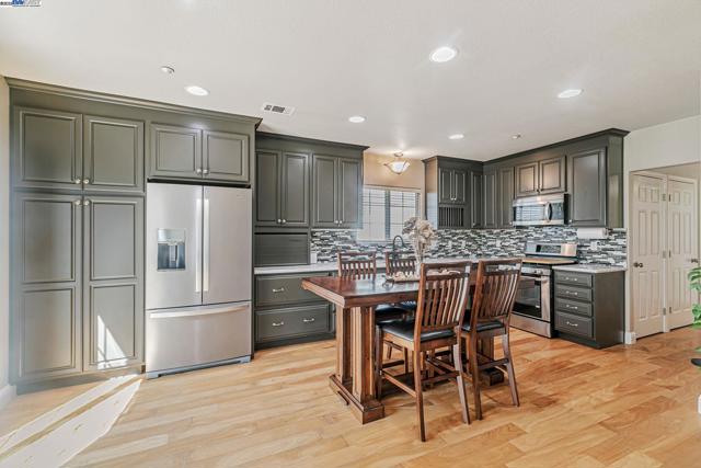 337 I St, Fremont CA: https://media.crmls.org/mediaz/cf3b66f4-b4a6-4dc0-b4ac-74f8ae803cbd.jpg