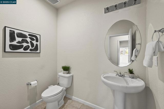 589 W Huntington Ave, Mountain House CA: https://media.crmls.org/mediaz/cf3d7b3c-071a-4410-86b1-e22156ed79aa.jpg