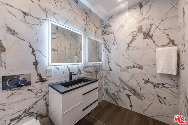 6156 Zumirez Drive, Malibu CA: https://media.crmls.org/mediaz/cf3da7b8-a14d-4fc3-9aa2-b3405c641333.jpg