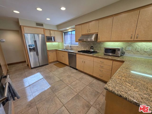 34725 Mission Hills Drive, Rancho Mirage CA: https://media.crmls.org/mediaz/cf3dfad1-2798-43c2-9fa5-fb45231716c1.jpg