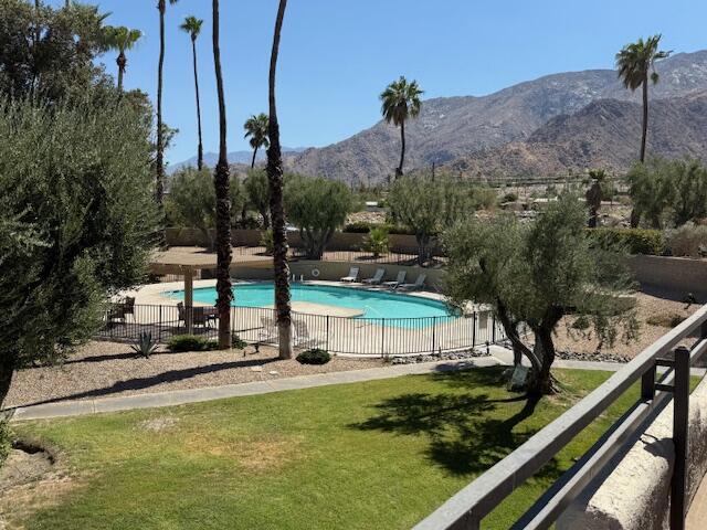 2857 N Los Felices Rd Unit 206, Palm Springs CA: https://media.crmls.org/mediaz/cf3e2384-06fd-4141-9684-6722cf040b74.jpg