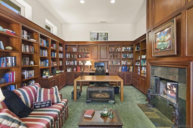 7207 Fairway Rd, La Jolla CA: https://media.crmls.org/mediaz/cf3e372f-46c1-4bc4-8bd7-912c48195bfe.jpg