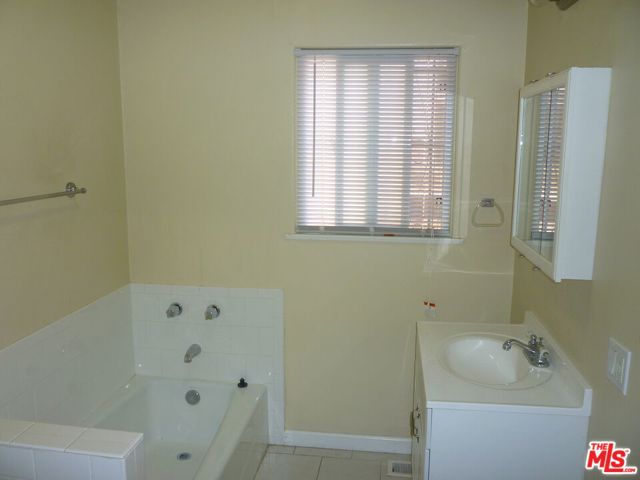 8456 Byrd Avenue, Inglewood CA: https://media.crmls.org/mediaz/cf3ed464-00bb-4725-b6a3-2d1d58c350f5.jpg