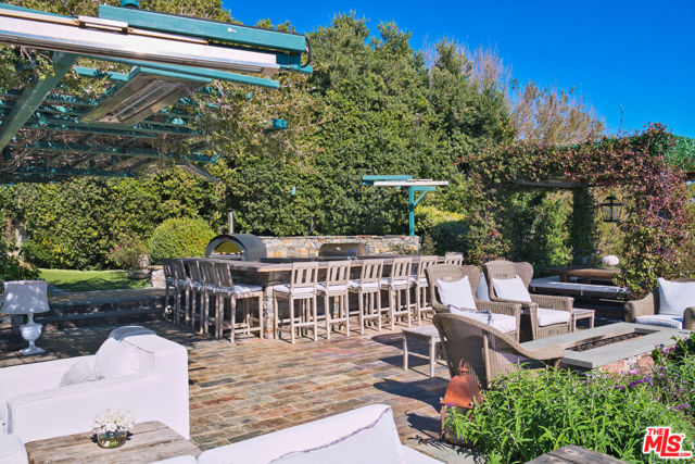 27540 Pacific Coast Highway, Malibu CA: https://media.crmls.org/mediaz/cf3f09ac-7bb5-40b8-8b62-9b9e880901d4.jpg