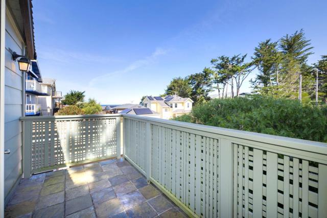 551 4th Street, Montara CA: https://media.crmls.org/mediaz/cf402870-d816-43b1-987d-2b8f4151b47a.jpg