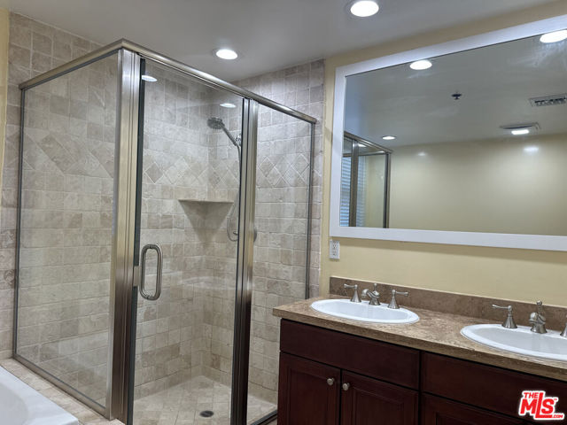 122 N Clark Drive, West Hollywood CA: https://media.crmls.org/mediaz/cf405d5f-fcc3-4102-b777-ba5168bffdc7.jpg