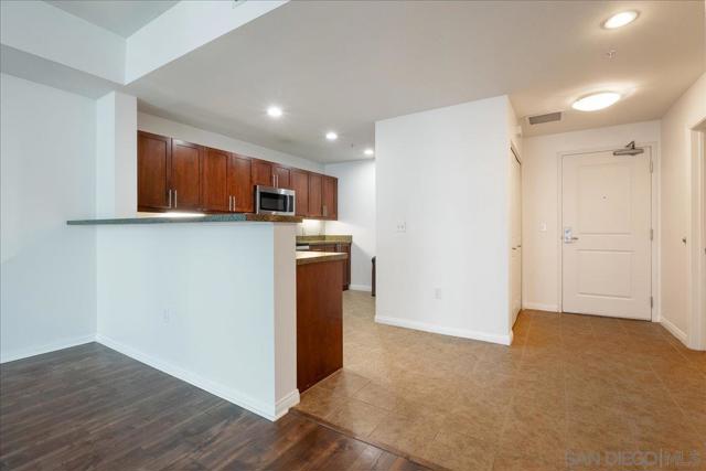 206 Park Blvd, San Diego CA: https://media.crmls.org/mediaz/cf40bd09-4687-43c2-b0a7-5e2b4562f072.jpg