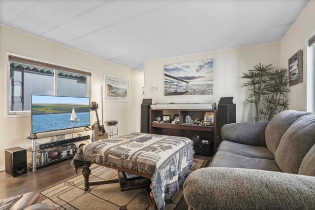 9097 N Ventura Avenue, Ventura CA: https://media.crmls.org/mediaz/cf40ceb6-cac2-4b27-a6ae-54492901fe6f.jpg