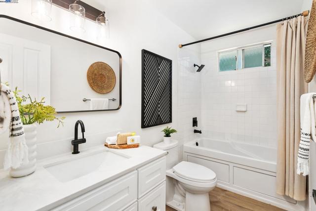 1001 Crellin Rd, Pleasanton CA: https://media.crmls.org/mediaz/cf4118ba-9511-4d2f-8122-246708fde4c4.jpg