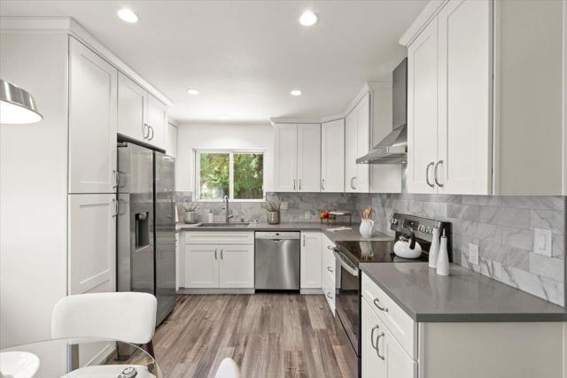 886 Garland Drive, Palo Alto CA: https://media.crmls.org/mediaz/cf41b9b8-6e21-4c04-8fc3-f642da93722b.jpg