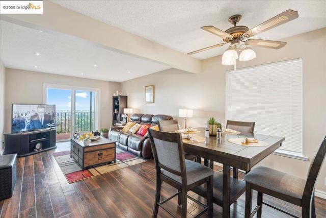 11772 Cranford Way, Oakland CA: https://media.crmls.org/mediaz/cf4338ae-8f1f-4000-9659-24e834245675.jpg