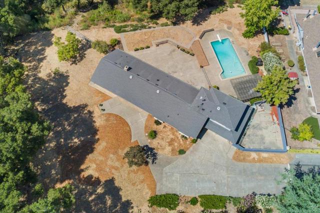 19660 Bainter Way, Los Gatos CA: https://media.crmls.org/mediaz/cf434a08-b4d0-4317-a22e-edf587086881.jpg