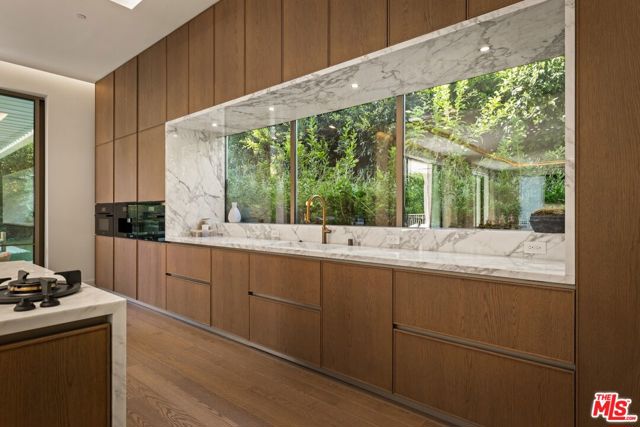 6 Bed Home for Sale in Los Angeles, California