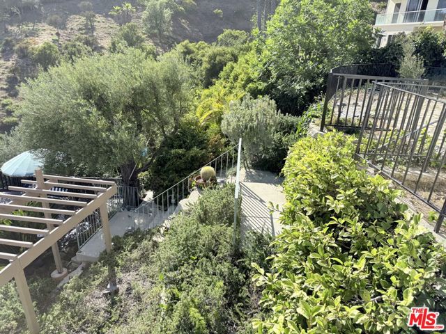 1475 N Kenter Avenue, Los Angeles CA: https://media.crmls.org/mediaz/cf43af04-1c8d-44d7-a922-2fe2b698550a.jpg