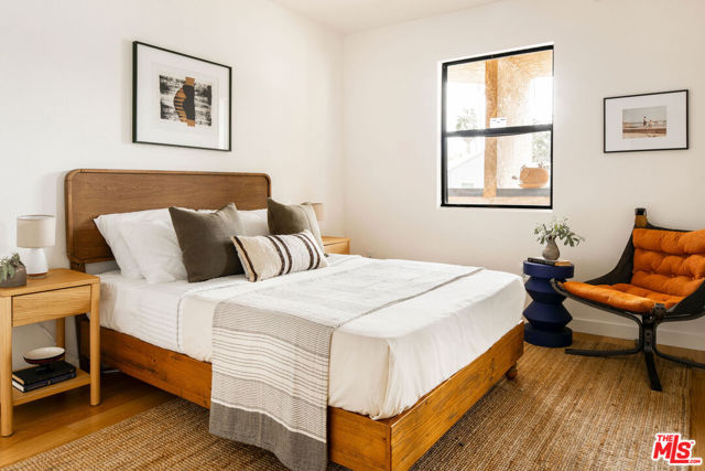 3375 Descanso Drive, Los Angeles CA: https://media.crmls.org/mediaz/cf43c420-1471-486b-a70e-6761d00137ec.jpg