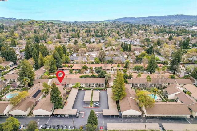2562 Walnut Blvd, Walnut Creek CA: https://media.crmls.org/mediaz/cf43e4d1-5076-4f3d-8237-2ca65890ab1e.jpg