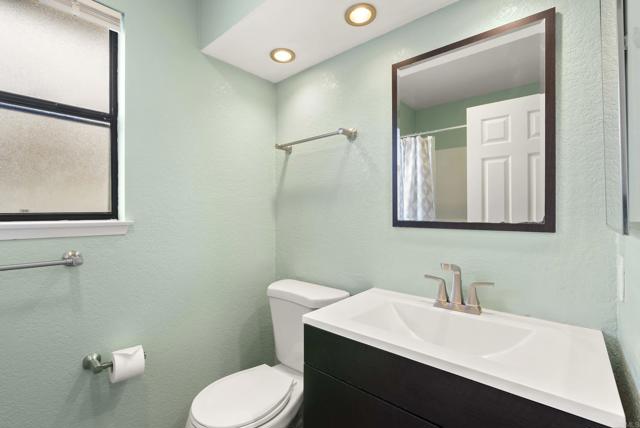 4535 Chateau Drive, San Diego CA: https://media.crmls.org/mediaz/cf441167-d1f2-42b9-a36d-9962d6aa11e0.jpg