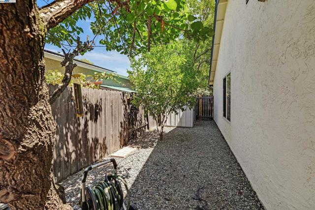 1832 Mira Loma St, Livermore CA: https://media.crmls.org/mediaz/cf443f9f-eadd-4156-b32c-82b079ed6d93.jpg