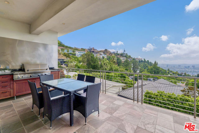 8835 Evanview Drive, Los Angeles CA: https://media.crmls.org/mediaz/cf446da9-f858-4e2d-9018-bb9c4f072f7c.jpg