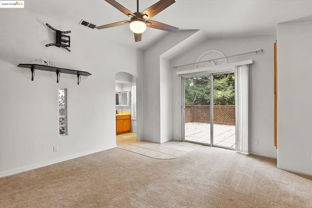 5130 Kegan Ln, Oakley CA: https://media.crmls.org/mediaz/cf44ae17-f571-4b42-97bc-a2cc9b09846b.jpg