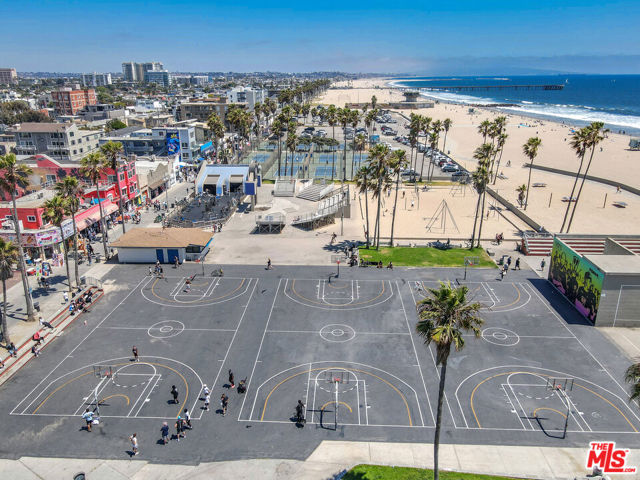 25 Brooks Avenue, Venice CA: https://media.crmls.org/mediaz/cf451347-20bb-4735-828b-0a6a6b6b8f8d.jpg