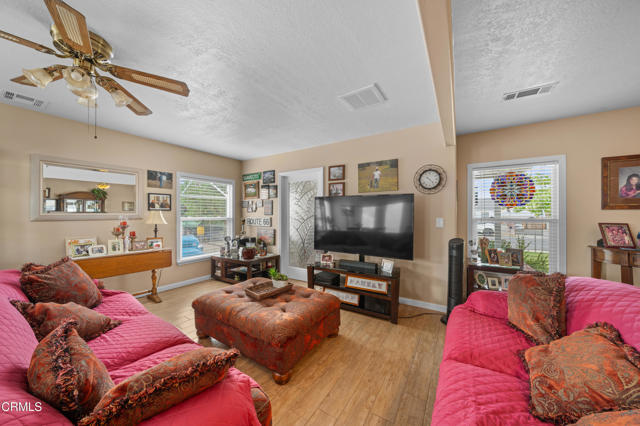 Detail Gallery Image 9 of 27 For 2304 San Marino Dr, Bakersfield,  CA 93309 - 3 Beds | 2/1 Baths