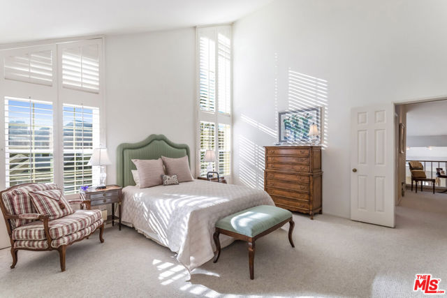 13080 Mindanao Way, Marina del Rey CA: https://media.crmls.org/mediaz/cf45bc1d-c8f2-4d45-97e6-e4c07713cf95.jpg