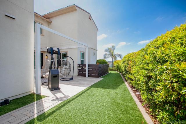 4719 Crespi Ct, Carlsbad CA: https://media.crmls.org/mediaz/cf460df1-9ff6-4b2a-beac-d107e076eb14.jpg