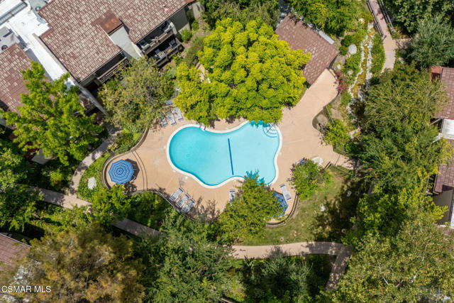 21901 Burbank Boulevard, Woodland Hills CA: https://media.crmls.org/mediaz/cf465530-4e63-4802-acbb-3f10c7dff870.jpg