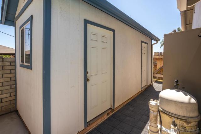 1187 Tangerine St, El Cajon CA: https://media.crmls.org/mediaz/cf471091-5754-4c49-8f23-46f40a2e7395.jpg