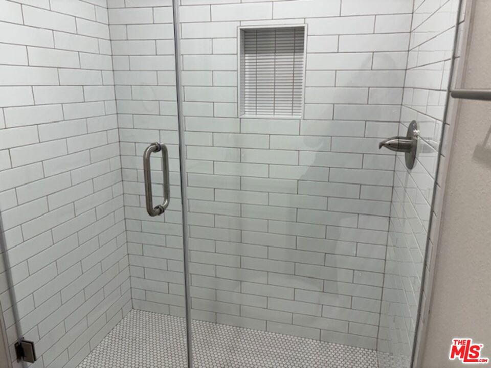 https://media.crmls.org/mediaz/cf4761ae-b014-4906-8d94-5f339b4050b7.jpg?preset=X-Large