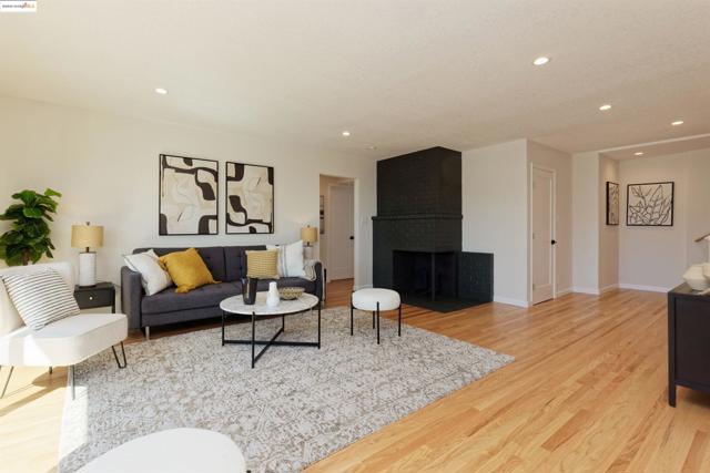 Image 16 of 30 For 2093 Braemar Rd