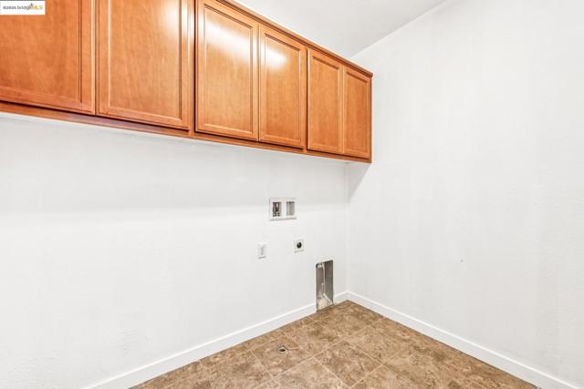 4576 Benton St, Antioch CA: https://media.crmls.org/mediaz/cf47d4de-905c-4c92-9ff1-bc9107d1bd9f.jpg