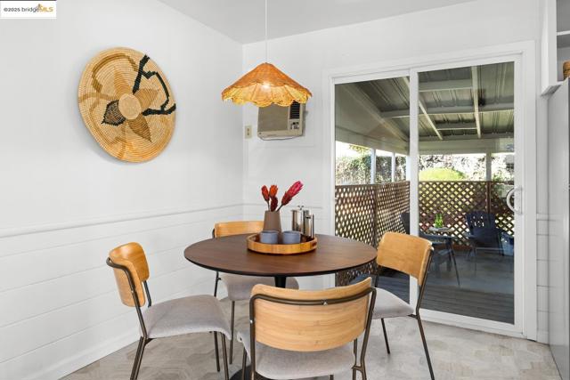 2234 Lobert St, Castro Valley CA: https://media.crmls.org/mediaz/cf481286-b38e-4ae0-a331-d6cd9b87fd27.jpg