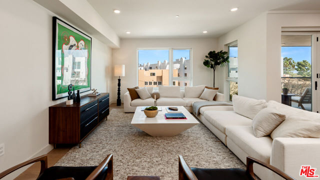 505 Barrington, Los Angeles CA: https://media.crmls.org/mediaz/cf48293f-02c4-402d-ae24-8af1b85641de.jpg